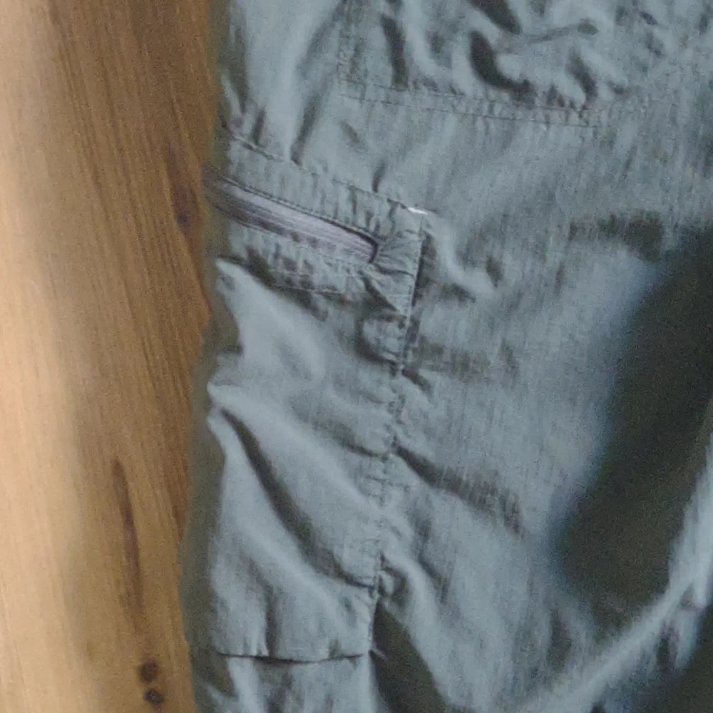 Columbia Men's shorts. Size 34W 10L Green khaki‎ Omni-shade